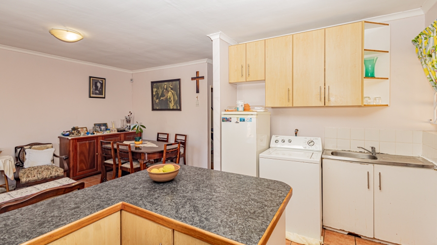 3 Bedroom Property for Sale in Loucharmante Western Cape